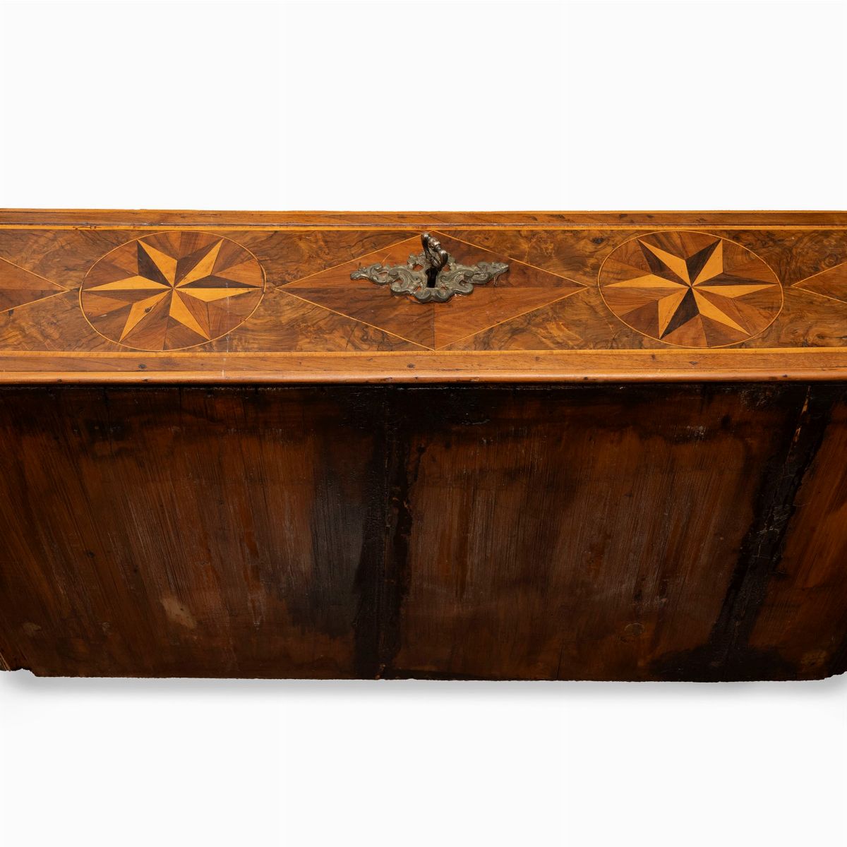 Cassettone in Legno con Decorazioni Geometriche, Secolo XVIII
