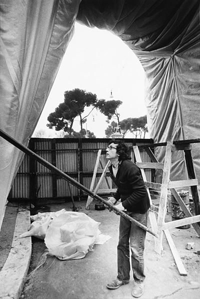 Christo. The Wall - Wrapped Roman Wall, Rome