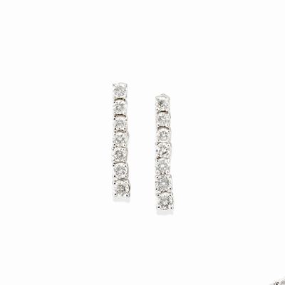 Orecchini in oro bianco 18k con diamanti, peso totale 1,80 ct