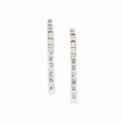 Orecchini in oro bianco 18k con diamanti, taglio brillante, totale ct 3,00 circa