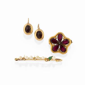 Lot of 18k yellow gold, cultured pearl and red gemstone brooches and earrings
