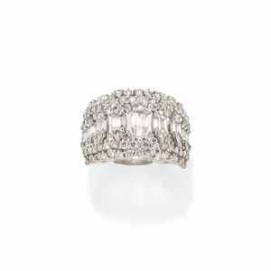  - Anello con diamanti