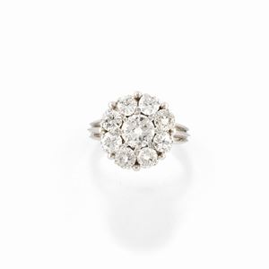  - Anello con diamanti