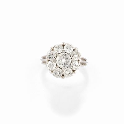 Anello in oro bianco 14k con diamante centrale e contorno di diamanti