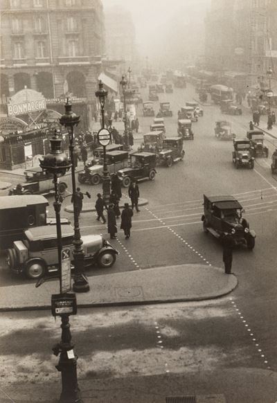 The Traffic Around the Gare Saint-Lazare, Paris, Stampa vintage alla gelatina ai sali d'argento