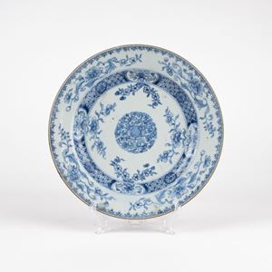 A blue and white porcelain plate. China, 18th c.