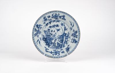 Piatto in porcellana blu e bianca, Cina, XVIII secolo