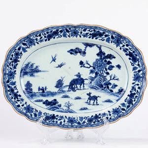 Vassoietto in porcellana bianca e blu. Cina, compagnia delle Indie, secolo XIX