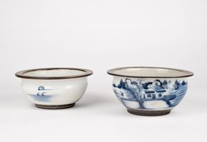 Due ciotole in porcellana a decoro bianco e blu. Cina, fine secolo XIX