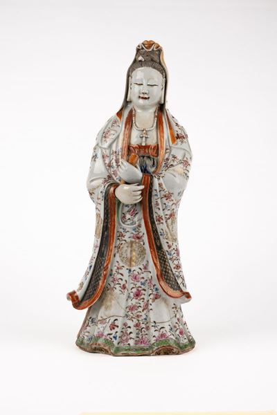 Scultura in porcellana policroma raffigurante Guanyin, Cina, XVIII secolo