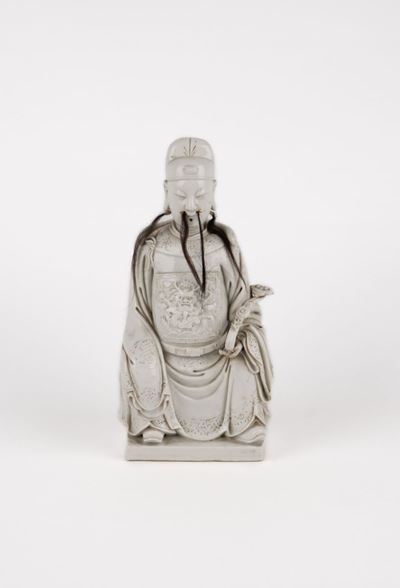 Scultura in porcellana bianca raffigurante dignitario, Cina, XIX secolo