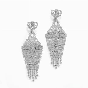 Orecchini pendenti con diamanti