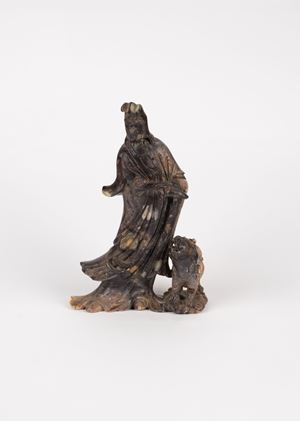 Gruppo in pietra saponaria raffigurante Guanyin con cane di pho. Cina, fine dinastia Qing