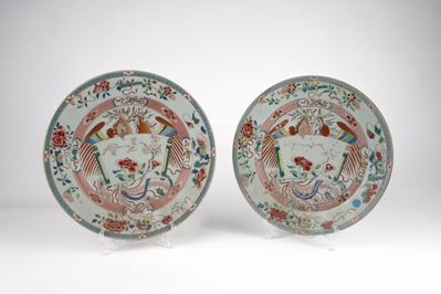 Cina, Coppia di piatti in porcellana Famiglia Rosa, secolo XVIII