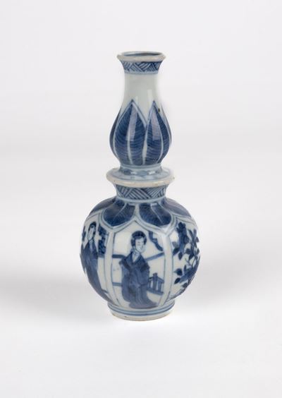 Vaso a doppia zucca in porcellana bianca e blu, Cina, periodo Kangxi (1661-1722)