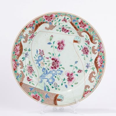 Piatto in porcellana, decorazione floreale, Cina, XVIII secolo