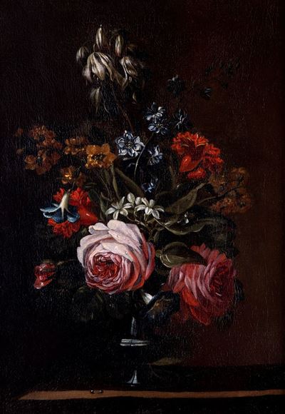Rose, Narcisi, Campanule e Altri Fiori in un Vaso