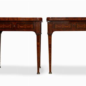 Due tavoli da gioco Luigi XVI in legno intarsiato, con stemma nobiliare sul piano, secolo XVIII