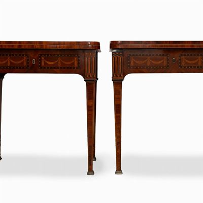 Due Tavoli da Gioco Luigi XVI in Legno Intarsiato, con Stemma Nobiliare sul Piano, Secolo XVIII