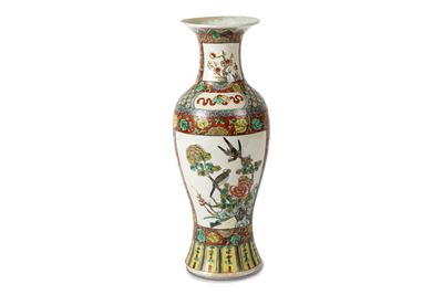 Vaso in Porcellana Policroma, Cina, Secolo XX