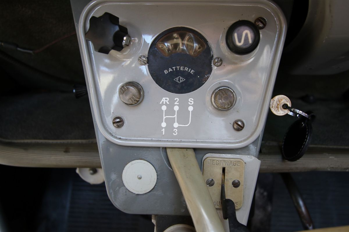 Citroën 2CV AZ (Citroën)