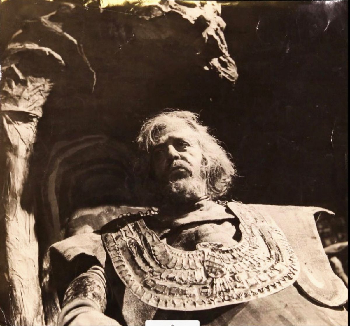 Emanuele Luzzati - Tieste in Abiti Regali