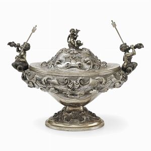  - A silver soup bowl, Italia 20th century