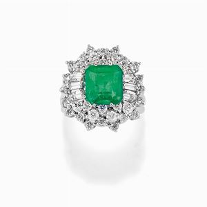  - Anello con smeraldo Colombiano e diamanti 