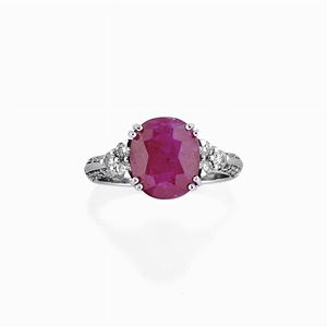 Anello con rubino e diamanti