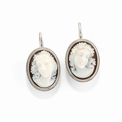 Orecchini in oro bianco 18k con cammeo e diamanti