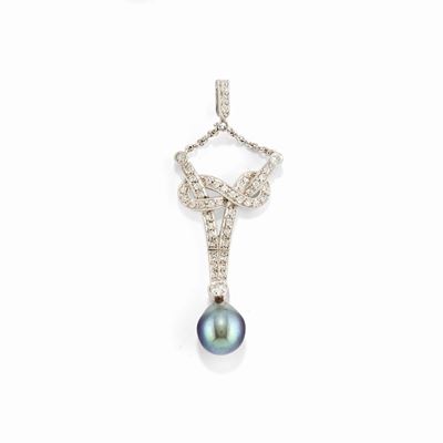 Pendente con perla coltivata di Tahiti e diamanti in platino