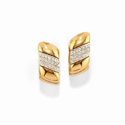 Orecchini in oro bicolore 18k con diamanti taglio brillante