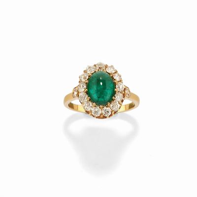 Anello in oro giallo 18k con smeraldo e diamanti